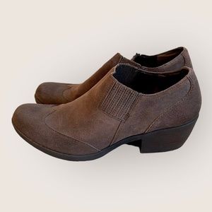 Korks by Kork Ease Kit Brown Suede Slip On Wingtip Ankle Heeled Booties Sz 9